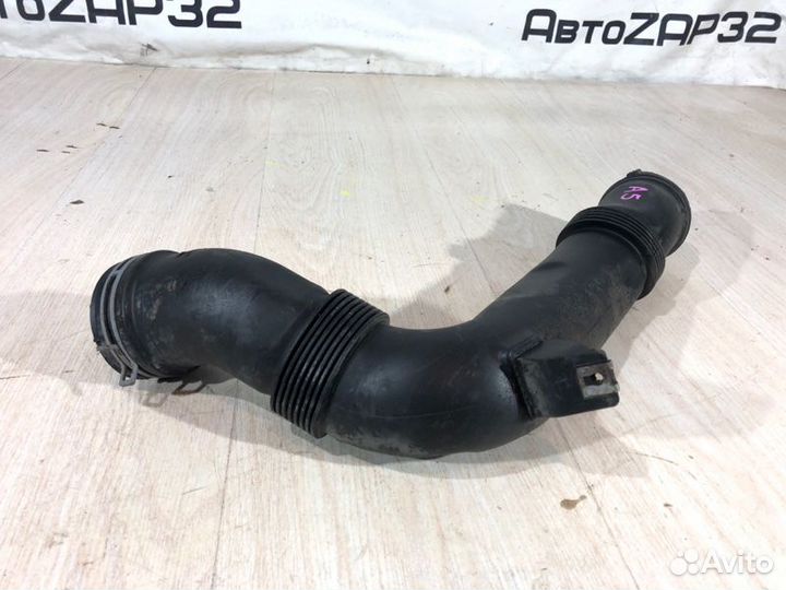 Патрубок воздушного фильтра Skoda Octavia A5 BSE