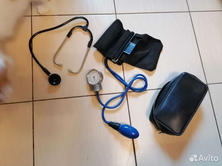 Тонометр со стетоскопом механический