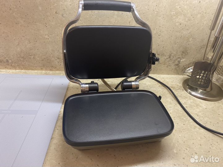 Сендвичница Bork G502