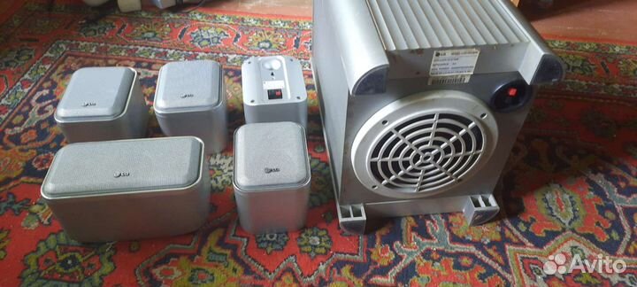 Динамики от домашнего кинотеатра