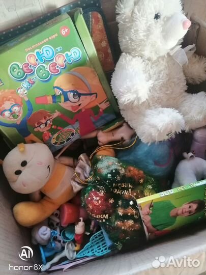 Детские книжки, раскраски и мелочь, 3 коробки