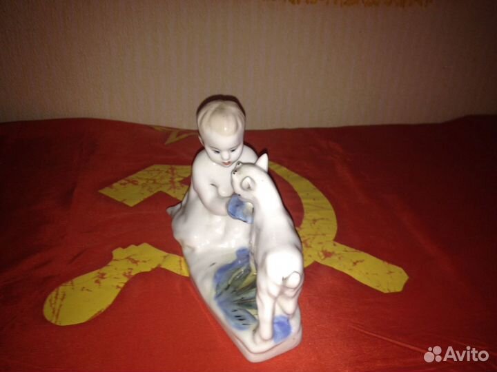 Фарфоровая статуэтка. Гжель