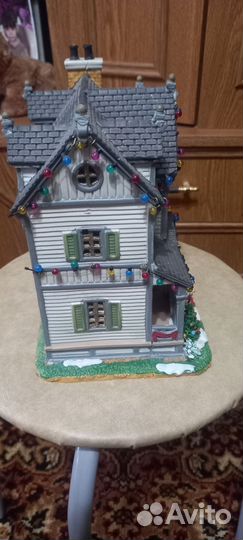 Фарфоровая музыкальная статуэтка