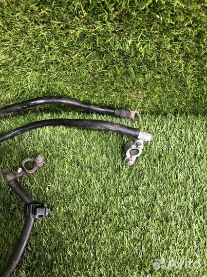 Клеммы аккумулятора минус- плюс Skoda Octavia Tour