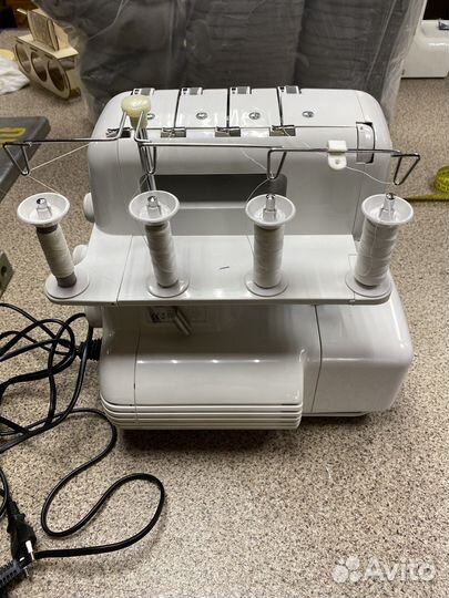 Швейная машинка оверлок Aurora