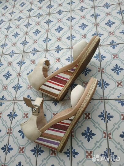 Босоножки Uggs новые