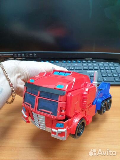 Робот трансформер transformers hasbro