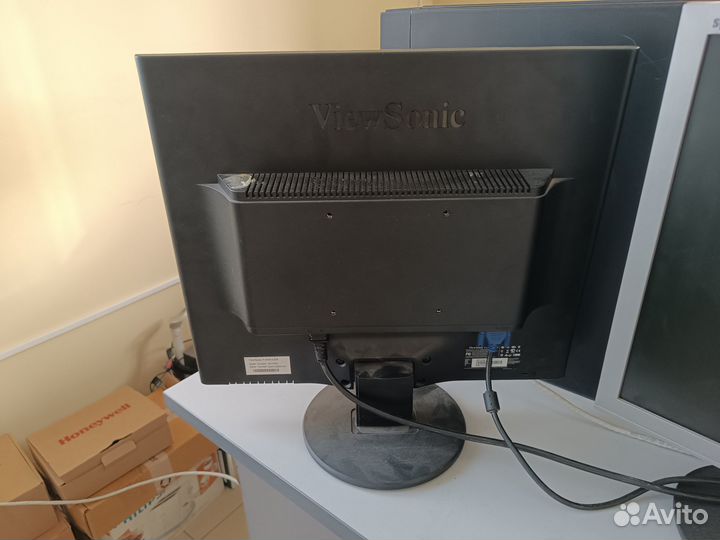 Монитор для компьютера 19