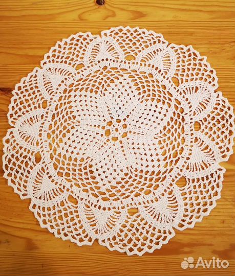 Салфетка вязаная крючком, 35 см
