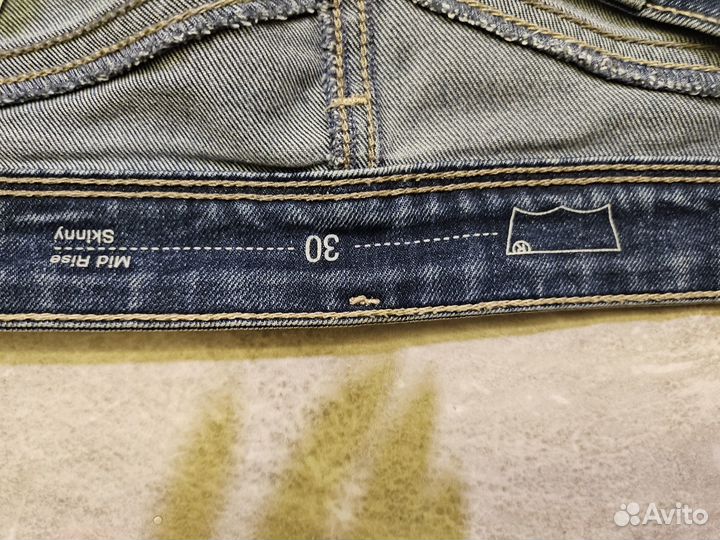 Джинсы узкие