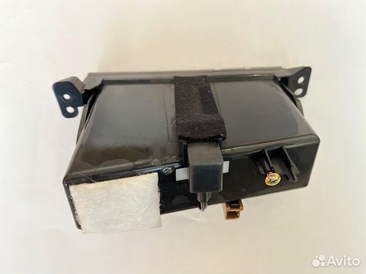 Вставка передняя правая Nissan Fuga Y50 VQ25(DE)