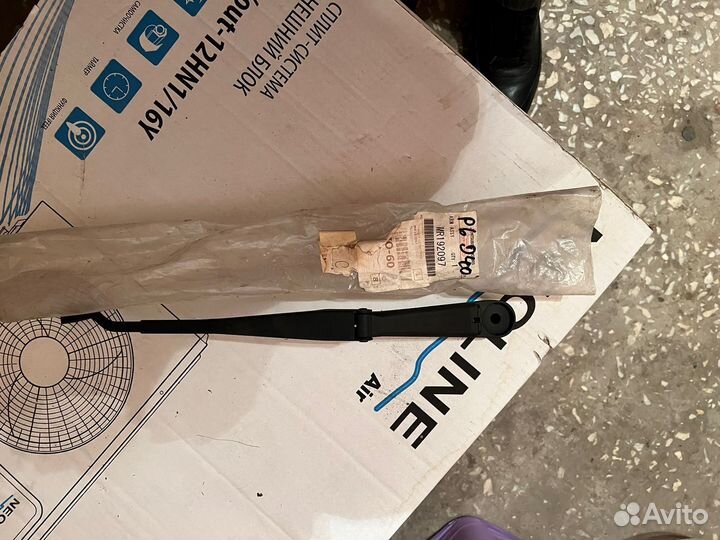 Поводок стеклоочистителя задний