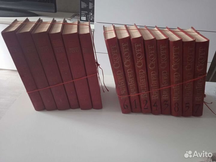 Собрание сочинений Вальтера Скотта и Виктора Гюго