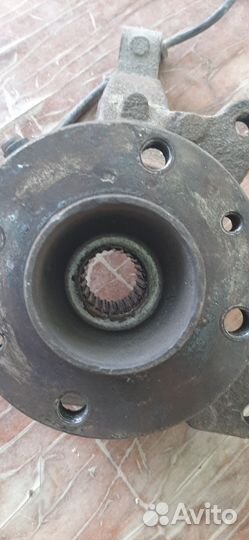 Поворотный кулак правый Renault Scenic1