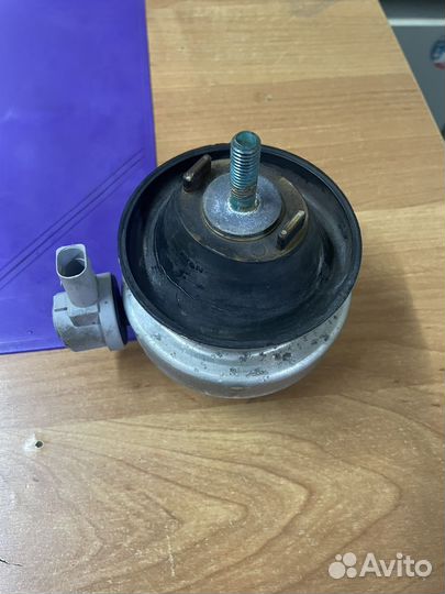 Подушка двигателя audi A6 C6 3.0 TDI 4F0199379H