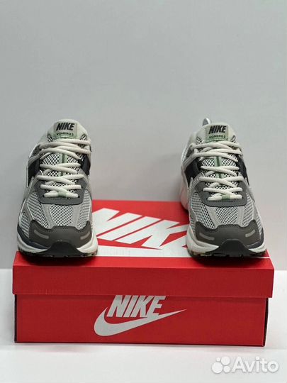 Кросовки Nike Air Zoom Vomero 5