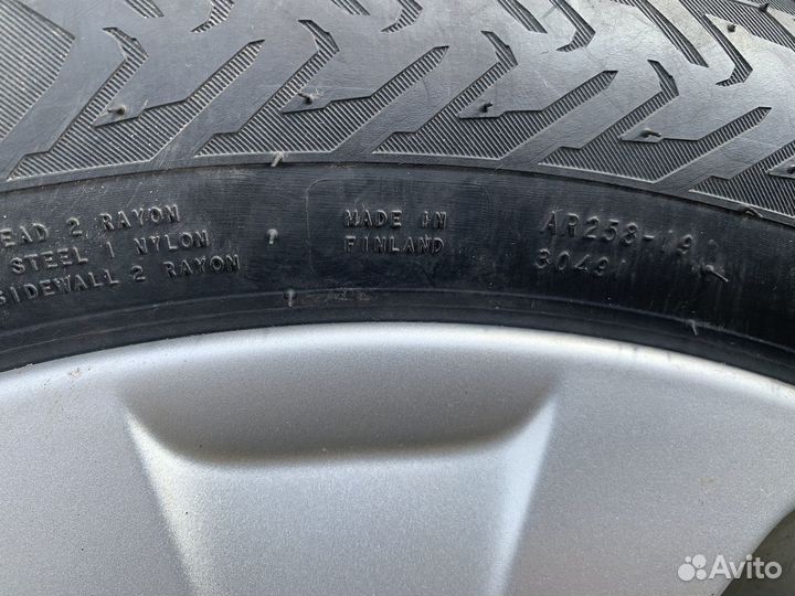 Nokian Tyres Hakkapeliitta 8 225/50 R17 на дисках