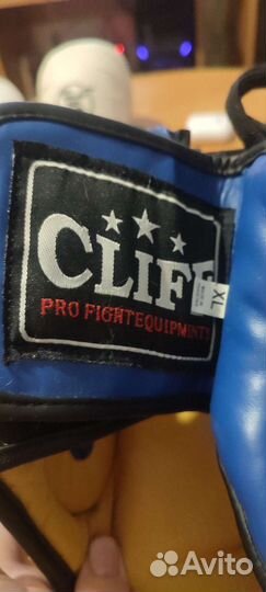 Шлем с пластиковой защитой для единоборств