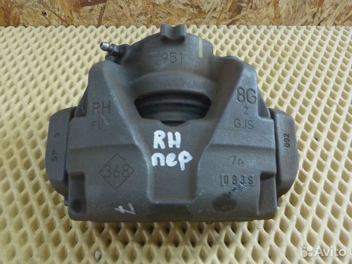 Суппорт передний правый Renault Captur 2013-2019 (410018218R)