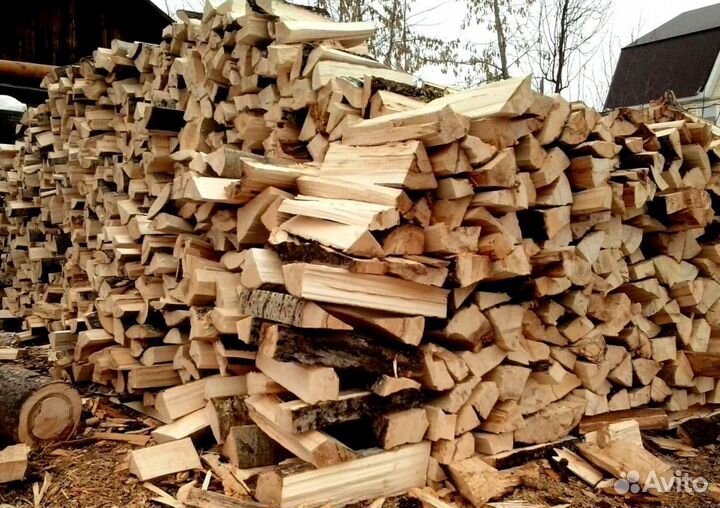 Дрова сложенные
