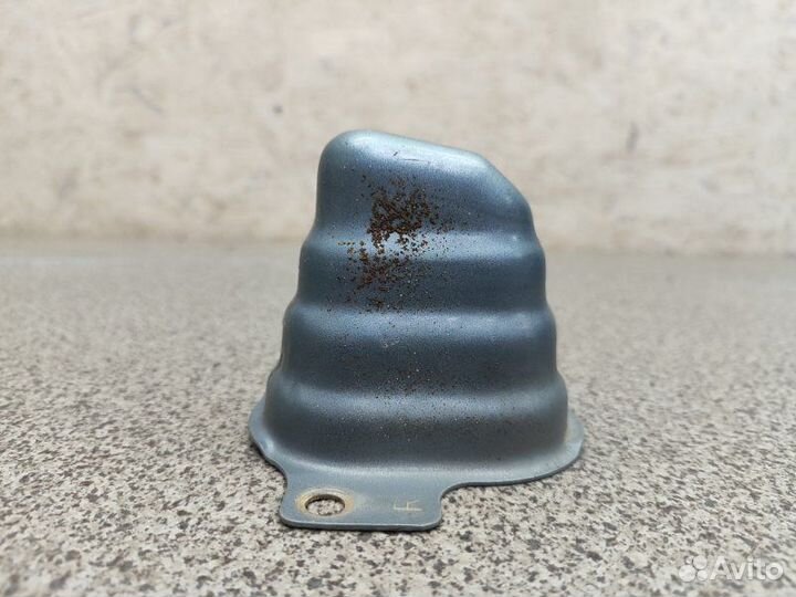 Кронштейн усилителя заднего бампера правый Nissan