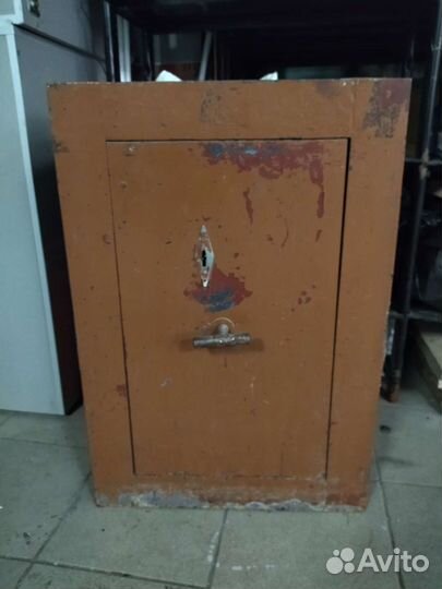 Сейф металлический