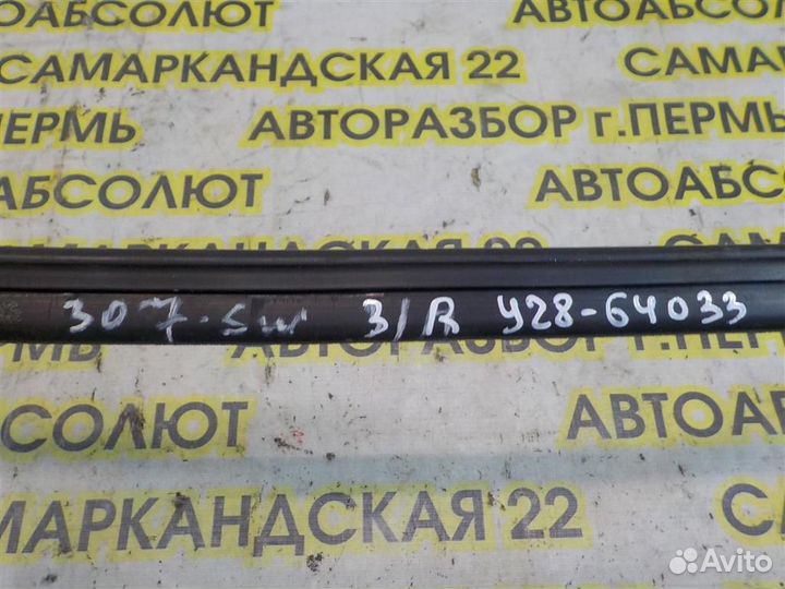 Накладка стекла заднего правого Peugeot 307 2001