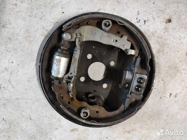 Кожух суппорта задних тормозов 4403000Q0G Nissan