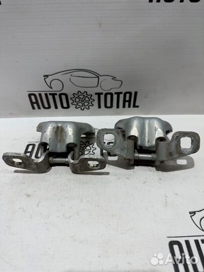 Петли двери задние левые Renault Logan K7J710 2008