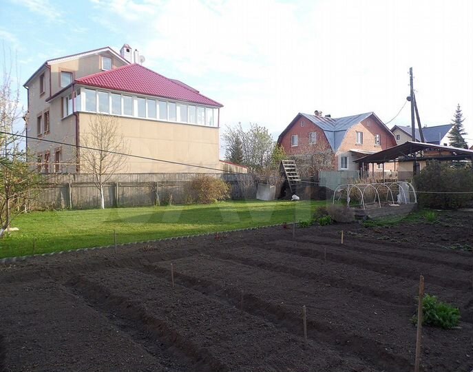 Коттедж 196 м² на участке 12 сот.