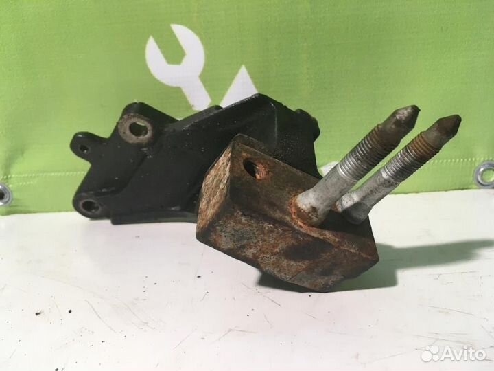 Кронштейн двигателя правый Хендай Элантра 3