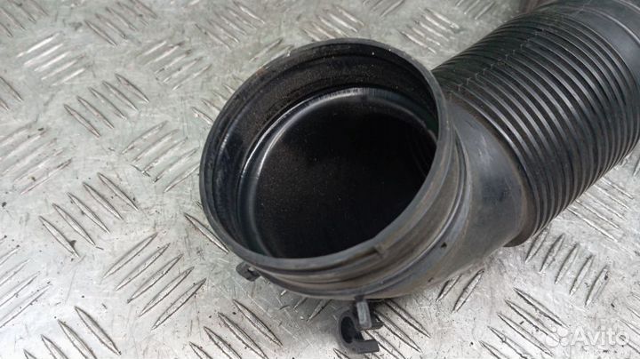 Патрубок воздушного фильтра Volkswagen Tiguan