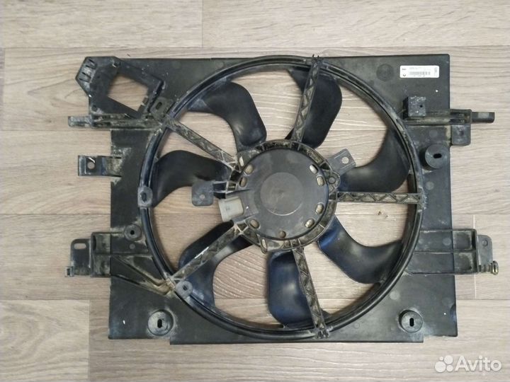 Вентилятор охлаждения радиатора 214814130R Renault