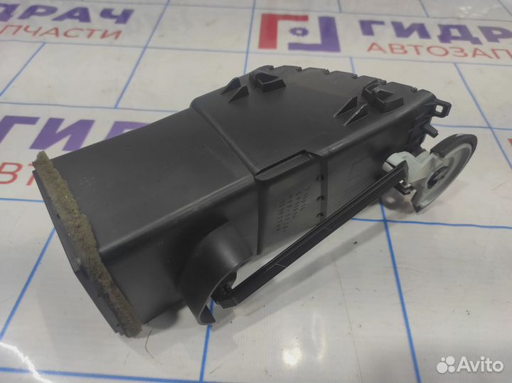 Дефлектор воздушный на торпедо Cadillac Escalade I