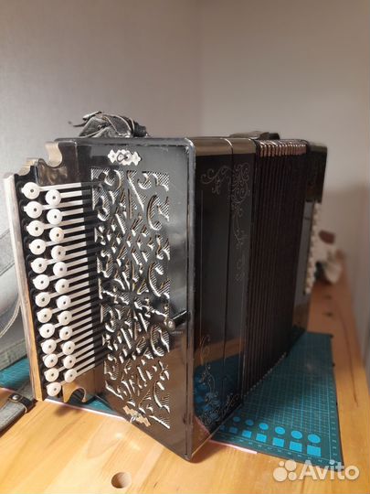 Гармонь 4 голосная цельнопланочная си-бемоль мажор