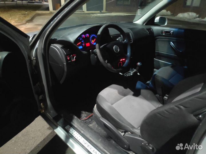 Volkswagen Golf 1.6 МТ, 2001, 465 000 км