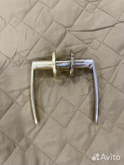 Дверная ручка