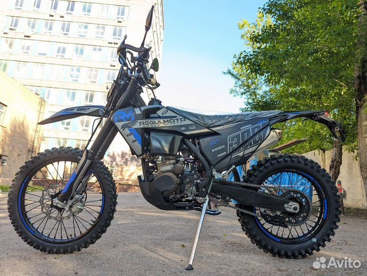 Мотоцикл Regulmoto Legend 300 Enduro витрина