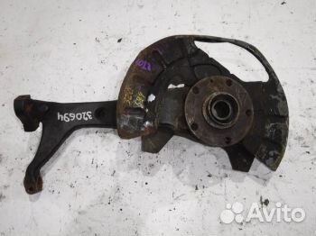 Кулак передний правый