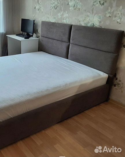 Кровать двуспальная