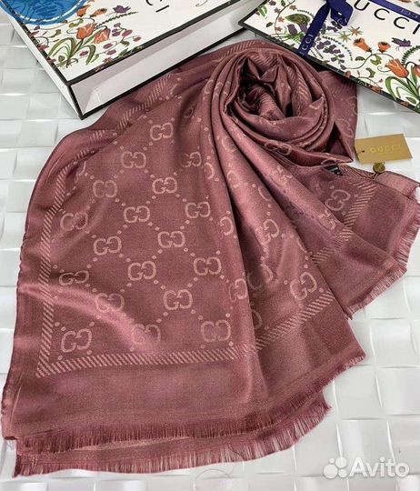 Палантин Gucci