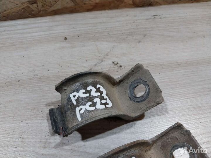 Кронштейн крепление стабилизатора Renault Symbol 2