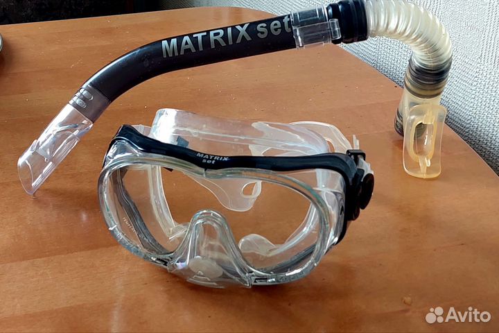 Маска с трубкой для дайвинга