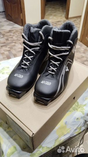 Лыжные ботинки