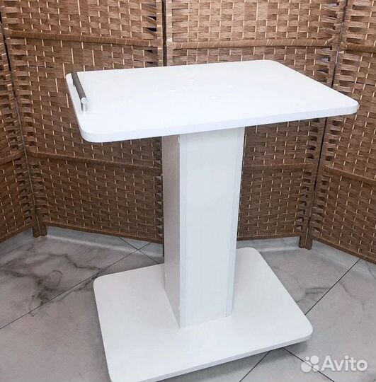 Тумба столик на колесах