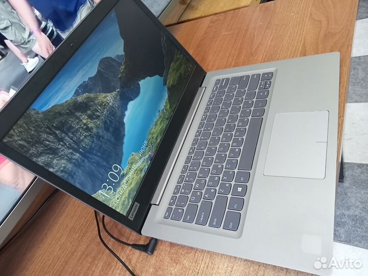 Ноутбук Lenovo