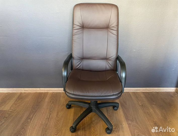 Офисное кресло. Гарантия 1 год