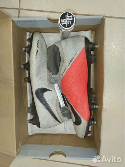 Футбольные бутсы Nike Phantom