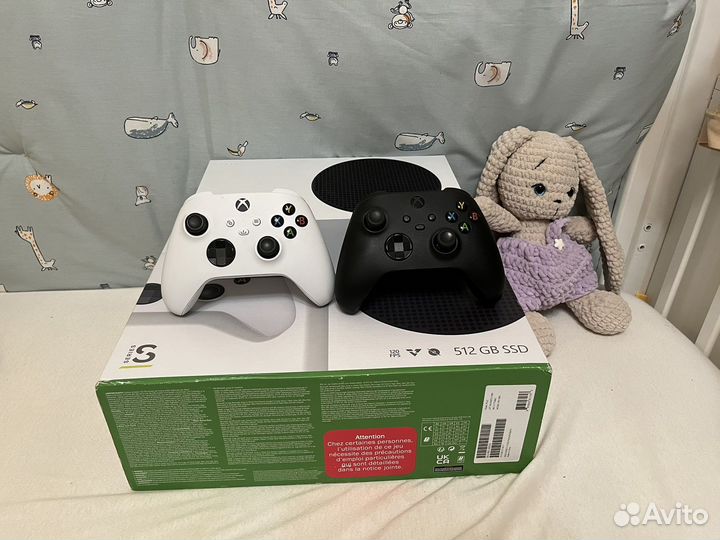 Xbox series s с 2 геймпадами