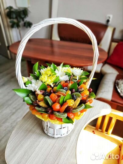 Съедобные букеты. Фрукты, сухофрукты, сладости